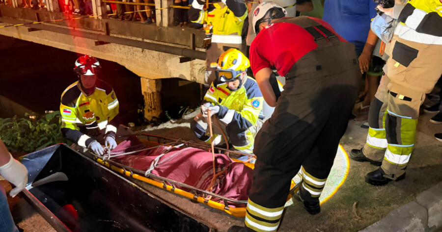 Corpo de mulher é encontrado embaixo da Ponte do Quarenta durante operação da polícia e dos bombeiros.