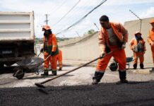 Operação “Tapa-Buracos” avança no bairro Flores e reforça mobilidade com recuperação de importante via em Manaus