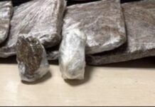 MULHER É PRESA COM 8 TABLETES DE SKUNK PRESOS AO CORPO NO AEROPORTO DE MANAUS