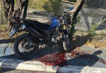 Motociclista após colisão contra grade de proteção no Distrito Industrial 1