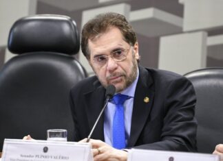 Plínio Valério não destina emendas à ZFM, mas envia R$ 2,2 milhões para outros estados