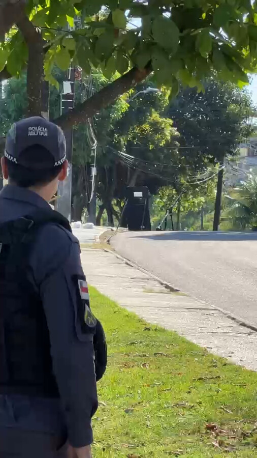 Equipes do Grupo Marte durante atendimento de ocorrência com suspeita de artefato explosivo em Manaus.