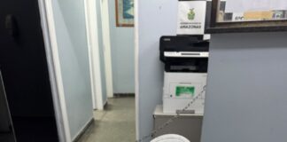 BATALHÃO DE TRÂNSITO PRENDE DUPLA SUSPEITA DE ASSALTOS E RECUPERA CELULARES EM MANAUS Dupla suspeita de assaltos presa pelo BPTran em Manaus