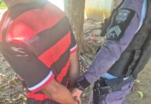 HOMEM É FLAGRADO APÓS FURTAR PORTA DE JAZIGO EM CEMITÉRIO DE NOVO AIRÃO NO AMAZONAS Furto de porta de jazigo em Novo Airão