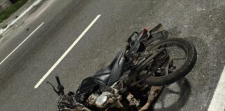 MOTOCICLISTA MORRE EM GRAVE ACIDENTE COM PICAPE NO CENTRO DE MANAUS Motociclista morre em acidente com picape no Centro de Manaus.