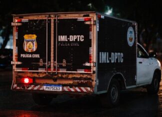 MOTORISTA DE APLICATIVO MORRE APÓS TER MOTO ATINGIDA POR CARRO NA AVENIDA MAX TEIXEIRA Acidente com motorista de aplicativo na Avenida Max Teixeira em Manaus.