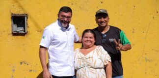 Auxílio criado por Wilson Lima garante alimento na mesa de 300 mil famílias e transforma a vida de beneficiária em Manaus