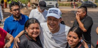 Eduardo Braga fiscaliza avanço das obras de pavimentação no município de Iranduba