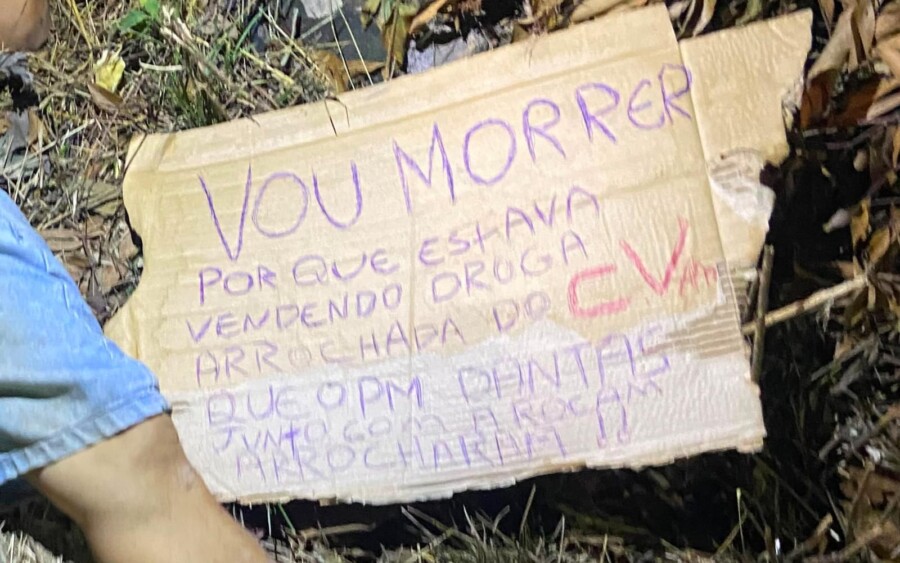 Polícia realiza perícia após homem ser encontrado morto no Distrito Industrial 2, em Manaus.