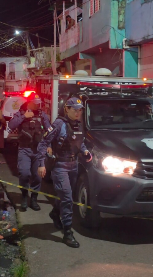 Local onde Nadson Barbosa foi morto a tiros após tentar se refugiar em um comércio na Compensa.
