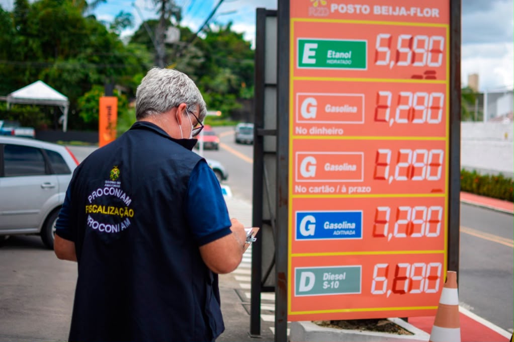 Gasolina em Manaus com preço de até R$ 7,29 em posto de combustível.