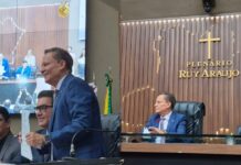 Adjuto Afonso é eleito presidente da Aleam com apoio de Roberto Cidade