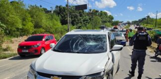 Gari é atropelado após colisão entre carros na Avenida das Torres