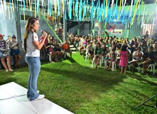 Em uma só noite, Débora Menezes percorre São Raimundo, Armando Mendes e Alvorada para prestar contas do mandato e ouvir moradores