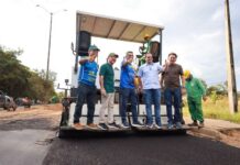 Governador Roberto Cidade fiscaliza obras de pavimentação em Manicoré