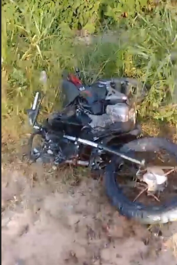 Acidente na AM-010 envolvendo motocicleta e carro deixa dois homens mortos em Rio Preto da Eva.