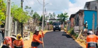 Prefeitura de Manaus leva asfalto pela primeira vez à comunidade Celebridade 2 e amplia infraestrutura na zona Norte