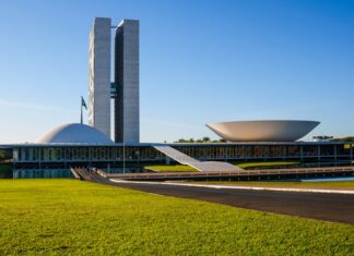 Senado endurece penas para crimes contra profissionais da saúde e educação