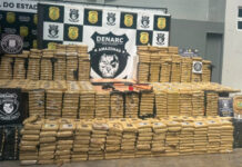 Polícia apreende 700kg de skunk e arsenal escondidos no Rio Negro