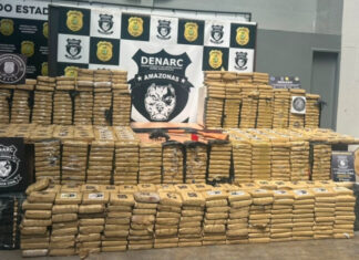 Polícia apreende 700kg de skunk e arsenal escondidos no Rio Negro
