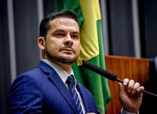 Capitão Alberto Neto dispara em Manaus e consolida liderança na corrida pelo Senado