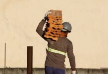 Construção civil do AM entra em greve após impasse salarial