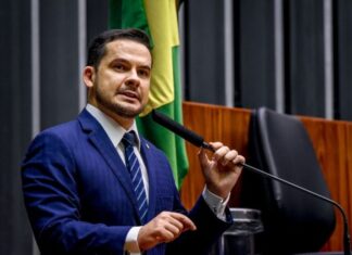 Capitão Alberto Neto dispara na liderança rumo ao Senado em todos os cenários da nova pesquisa Veritá